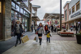 Shoppers at the opening of the Clarksburg Premium Outlets. (Courtesy Simon Property Group)