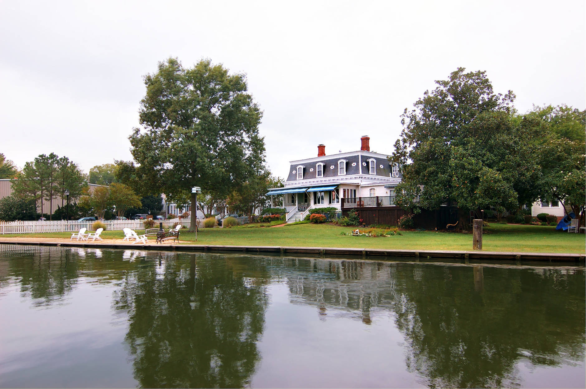 An 1860s waterfront bed and breakfast in St. Michael’s on Maryland’s Eastern Shore just hit the market for $1.975 million.  (Courtesy Chesapeake Pro Photo)