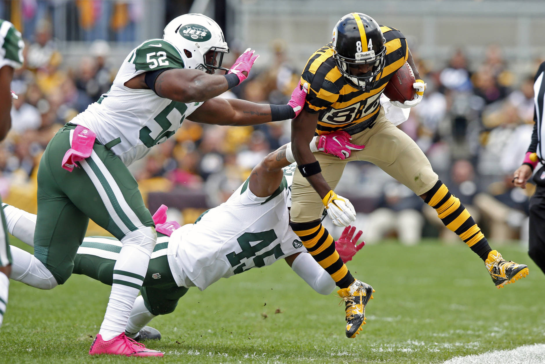 Pittsburgh Steelers wide receiver Antonio Brown (84) is knocked out of bounds by New York Jets middle linebacker David Harris (52) and strong safety Rontez Miles (45) during the first half of an NFL football game in Pittsburgh, Sunday, Oct. 9, 2016. (AP Photo/Jared Wickerham)