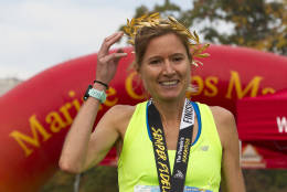 Perry Shoemaker of Vienna, Va., holds her laurel wreath after winning the 41st Marine Corps Marathon, Sunday, Oct. 30, 2016 in Arlington, Va. The race includes runners from 55 nations and each branch of the U.S. armed forces. ( AP Photo/Jose Luis Magana)