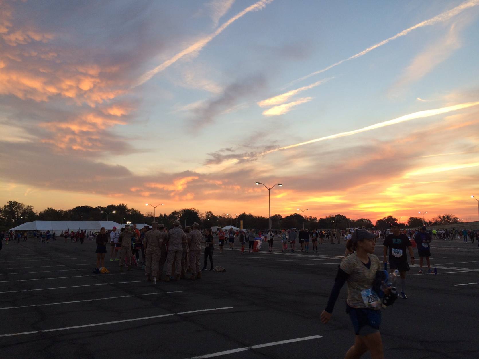 The sun rises as runners prepare to start the race. (WTOP/Sarah Beth Hensley)