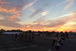The sun rises as runners prepare to start the race. (WTOP/Sarah Beth Hensley)