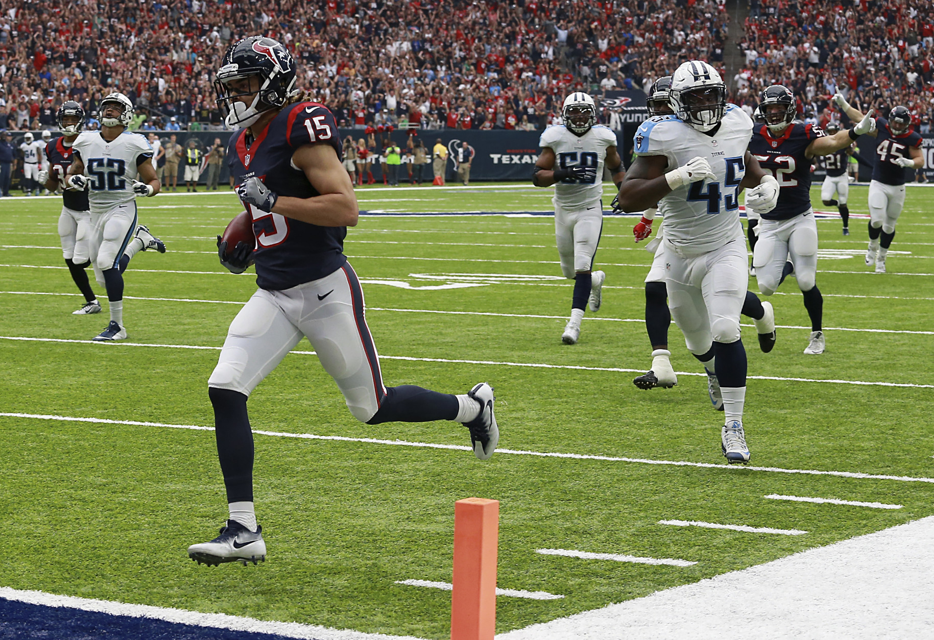 HOUSTON, TX - OCTOBER 2: Will Fuller #15 of the Houston Texans returns a punt for 67 yards and a touchdown as Tennessee Titans defenders pursue in the third quarter during the NFL game between the Tennessee Titans and the Houston Texans at NRG Stadium on October 2, 2016 in Houston, Texas.  (Photo by Bob Levey/Getty Images)