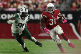 GLENDALE, AZ - OCTOBER 17:  Running back David Johnson #31 of the Arizona Cardinals runs with the football past defensive end Sheldon Richardson #91 of the New York Jets after a reception during the second quarter of the NFL game at the University of Phoenix Stadium on October 17, 2016 in Glendale, Arizona.  (Photo by Christian Petersen/Getty Images)