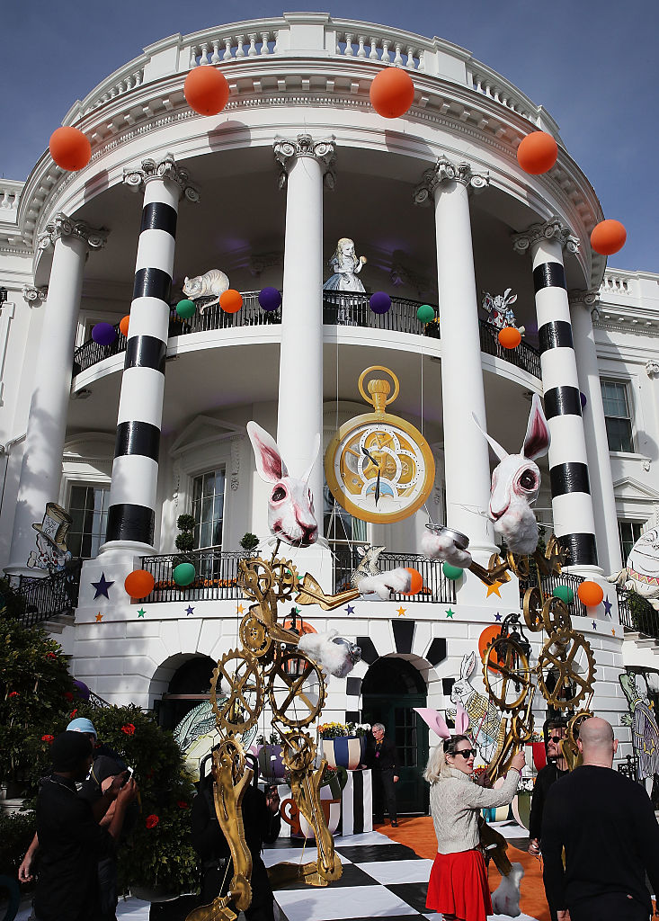 WASHINGTON, DC - OCTOBER 31:  Performers participate in a Halloween event at the South Lawn of the White House October 31, 2016 in Washington, DC. US President Barack Obama hosted the event for local children and children of military families for trick-or-treating at the White House.  (Photo by Mark Wilson/Getty Images)