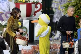 WASHINGTON, DC - OCTOBER 31: U.S. President Barack Obama and first lady Michelle Obama hand out treats to a child dressed as a 'lame duck' during a Halloween event at the South Lawn of the White House October 31, 2016 in Washington, DC. The first couple hosted local children and children of military families for trick-or-treating at the White House. (Photo by Olivier Douliery-Pool/Getty Images)