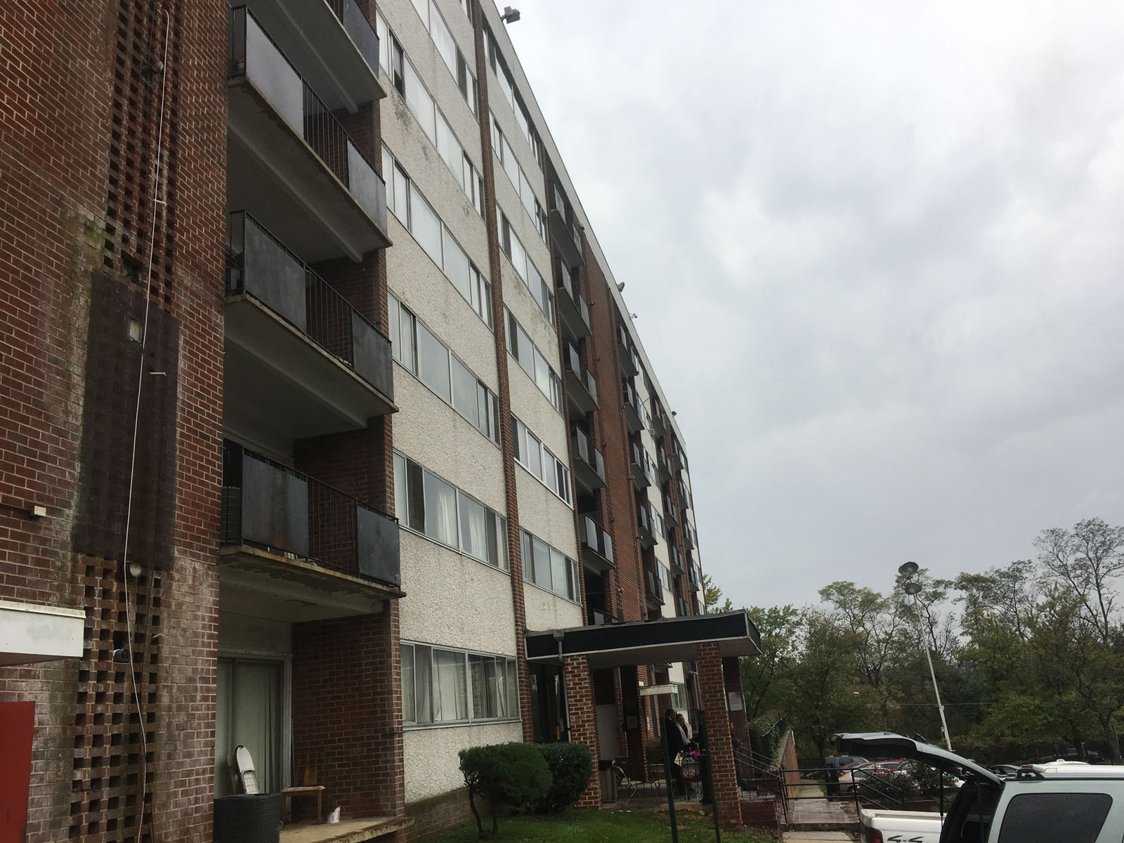 Although residents of the complex said utilities costs are included in their rent, Pepco and Washington Gas cut off service because the complex owes them more than $1 million. (WTOP/Mike Murillo)