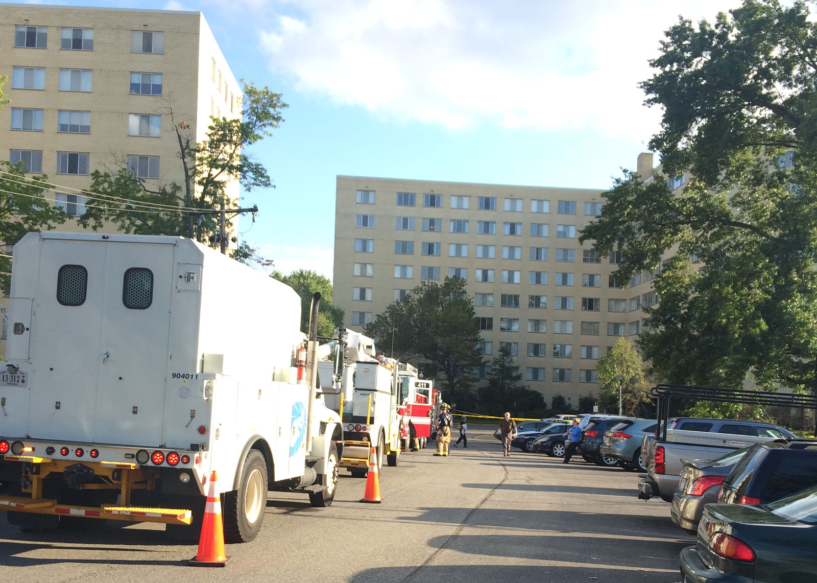 A multistory apartment building was evacuated Sunday afternoon in Alexandria. (WTOP/Dick Uliano)