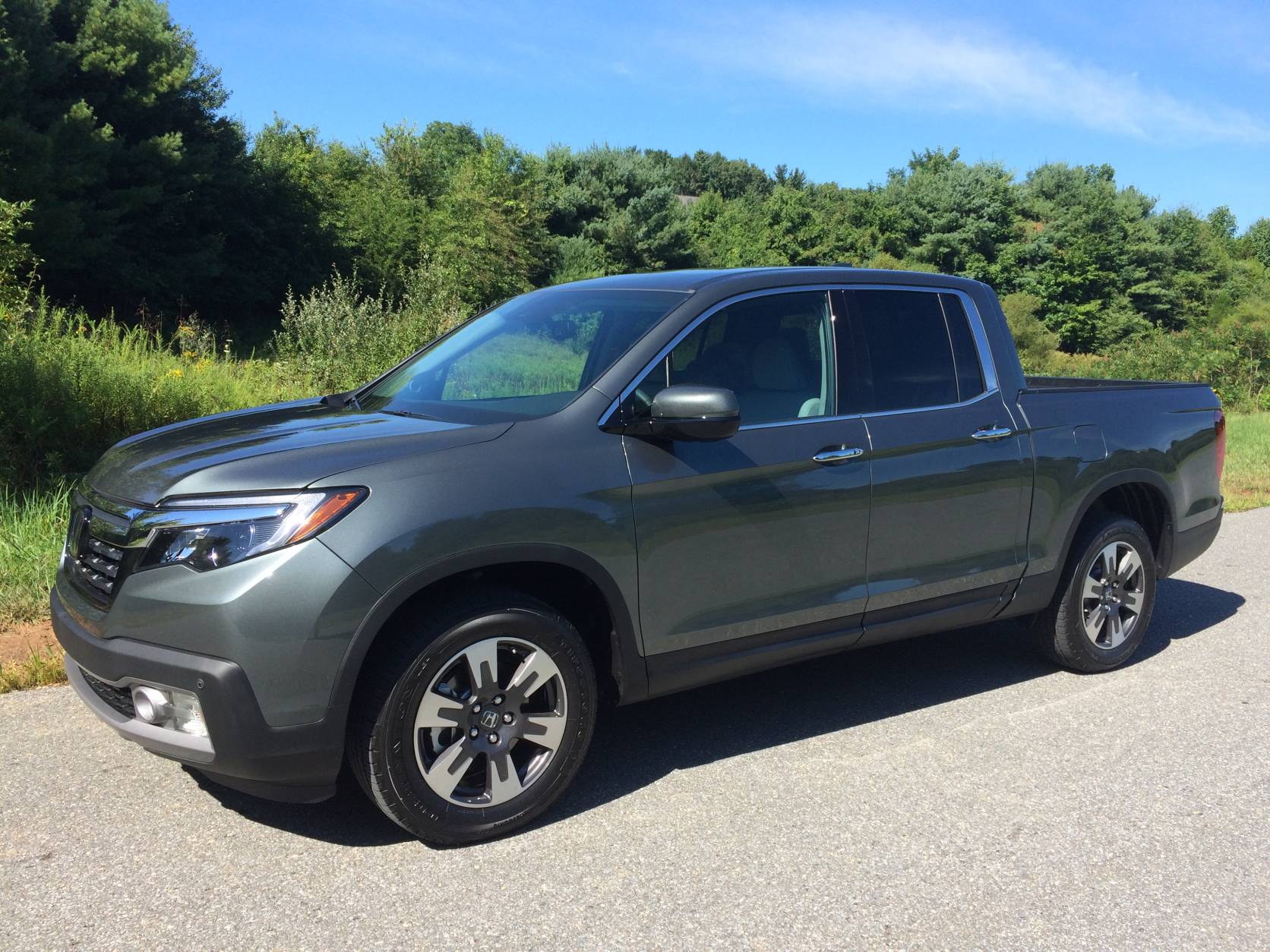 It might appear like a normal truck with a separate cab and bed but it’s really just for show. The 2017 Honda Ridgeline AWD is still not the most macho looking machine on the road and it has the front end styling of the Pilot crossover. (WTOP/Mike Parris)