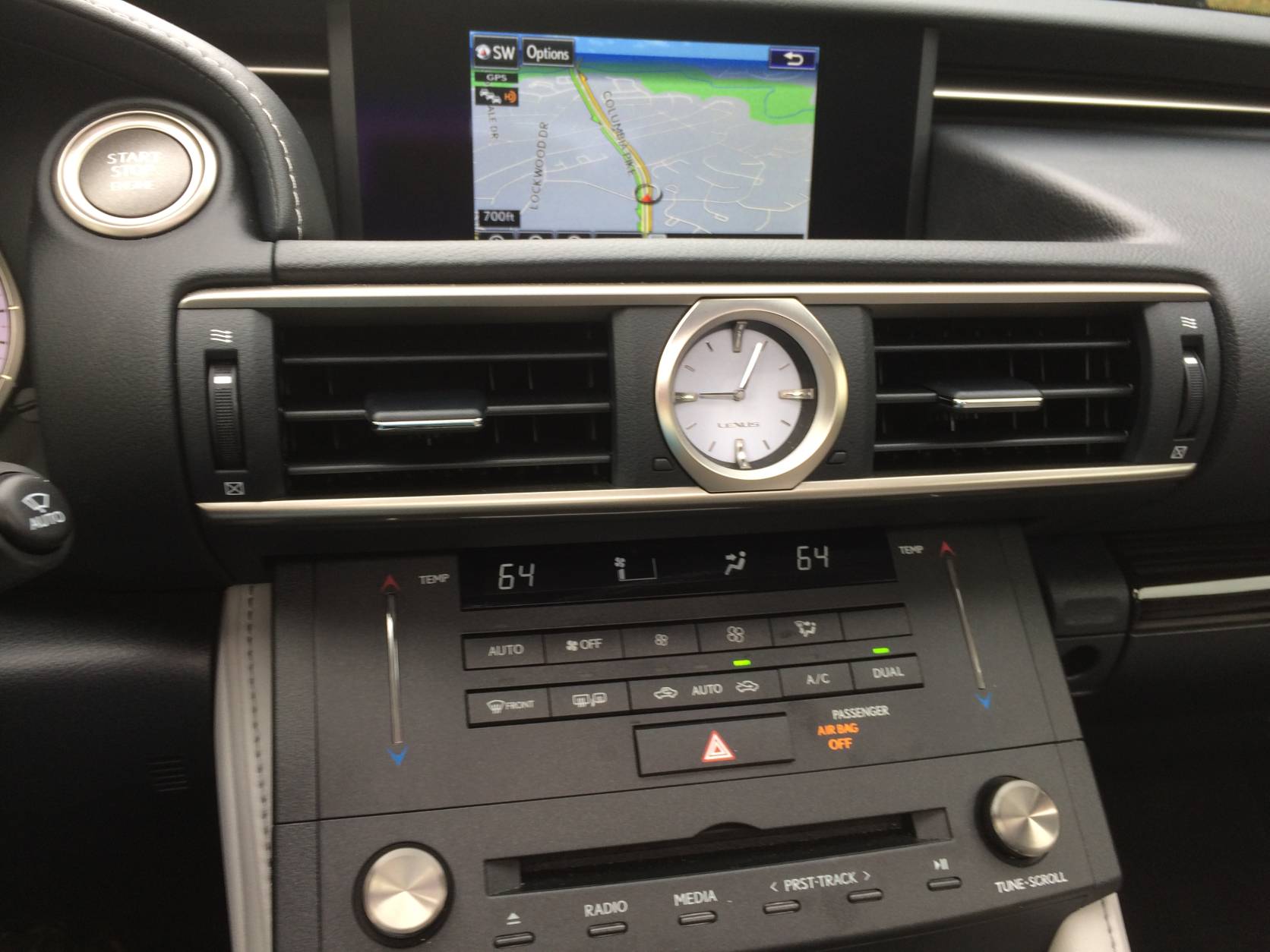 The NAV system is also a $1,530 option that adds a back-up camera and voice command. The radio has knobs for volume and tuning.
(WTOP/Mike Parris)