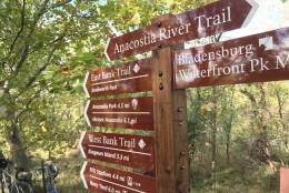 Photo of signs along the Kenilworth Riverwalk Trail