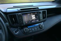 The NAV works well. There are touch-screen controls, and there is even a knob for the radio’s volume and tuning – what a novel concept. (WTOP/Mike Parris)