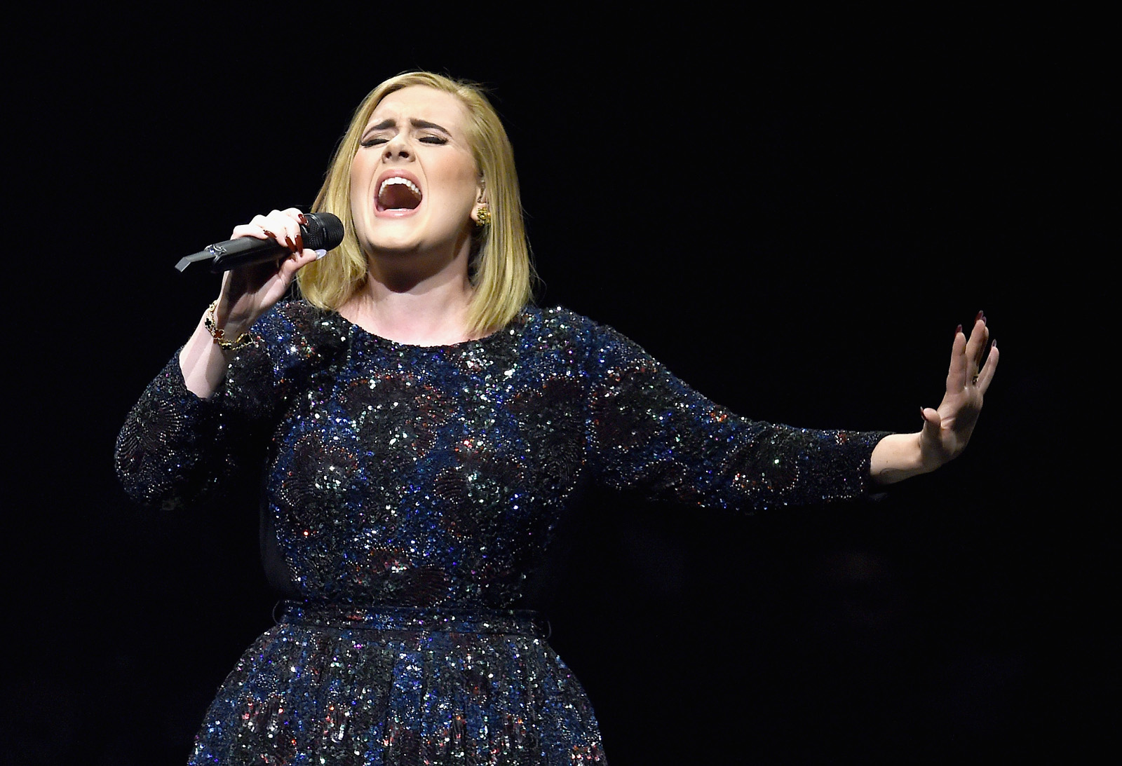 Singer Adele performs on stage during her North American tour at Staples Center on August 5, 2016 in Los Angeles, California.  (Photo by Kevin Winter/Getty Images for BT PR)