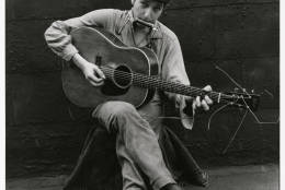 Bob Dylan by John Cohen. Gelatin silver print, 1962. National Portrait Gallery, Smithsonian Institution. © John Cohen. (Courtesy L. Parker Stephenson Photographs, NYC)