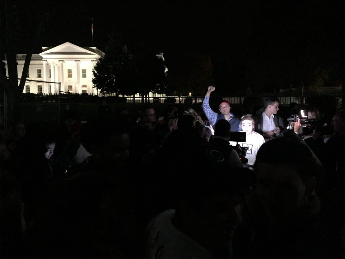 Protesters outside the White House early Wednesday morning. (WTOP/Michelle Basch)