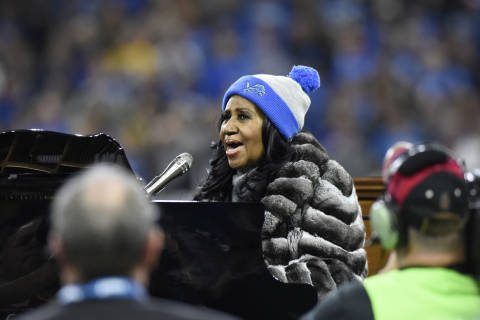 Social media reacts to Aretha Franklin’s stirring, lengthy anthem at Thanksgiving NFL game