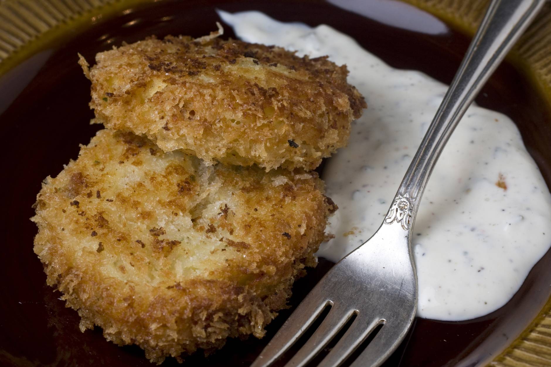 This photo taken Nov. 4, 2009 shows a  fried potato pancake.  Don't just reheat that bowl of leftover mashed potatoes day after day this year. Fried potato pancakes made from that Thanksgiving leftover, with a little cheese and bacon added, gives you an entirely new and satisfying taste. (AP Photo/Larry Crowe)