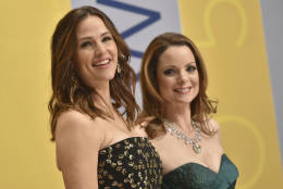 Jennifer Garner, left, and Kimberly Williams-Paisley arrive at the 50th annual CMA Awards at the Bridgestone Arena on Wednesday, Nov. 2, 2016, in Nashville, Tenn. (Photo by Evan Agostini/Invision/AP)