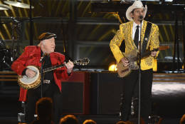 Roy Clark, left, and Brad Paisley perform "I''ve Got a Tiger By The Tail" at the 50th annual CMA Awards at the Bridgestone Arena on Wednesday, Nov. 2, 2016, in Nashville, Tenn. (Photo by Charles Sykes/Invision/AP)