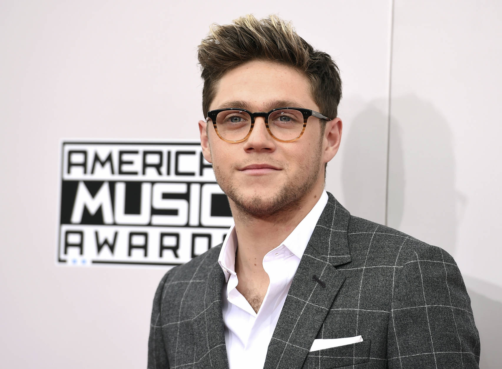 Niall Horan arrives at the American Music Awards at the Microsoft Theater on Sunday, Nov. 20, 2016, in Los Angeles. (Photo by Jordan Strauss/Invision/AP)