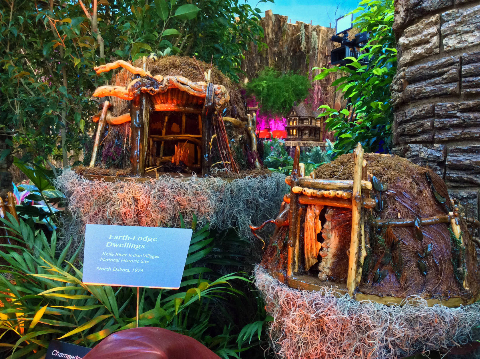 The exhibit also features recreations of national historic sites such as the Earth-Lodge Dwellings in North Dakota. (WTOP/Hanna Choi)