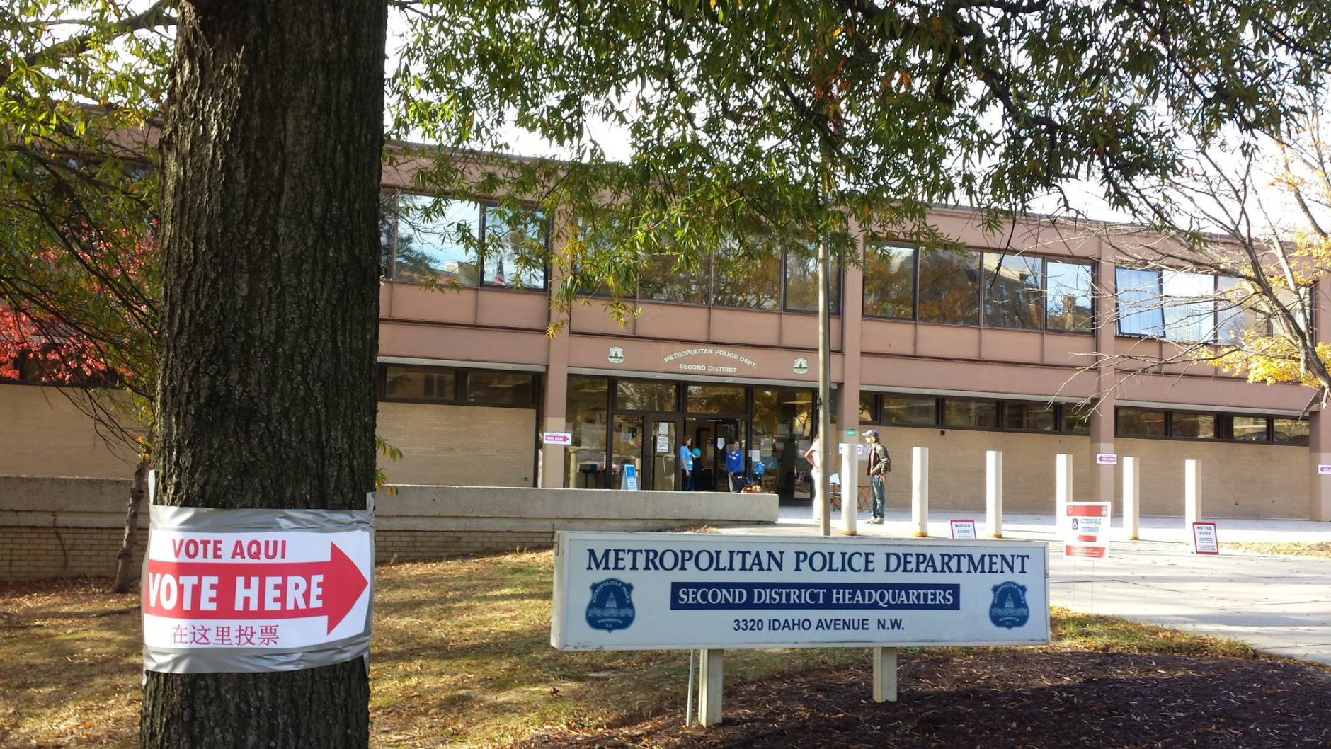 The voting place at MPDC 2nd District headquarters in Northwest D.C. is free and clear of lines in the afternoon, though the line extended outside the door a few times in the morning. (Courtesy Brandon Millman via Twitter)