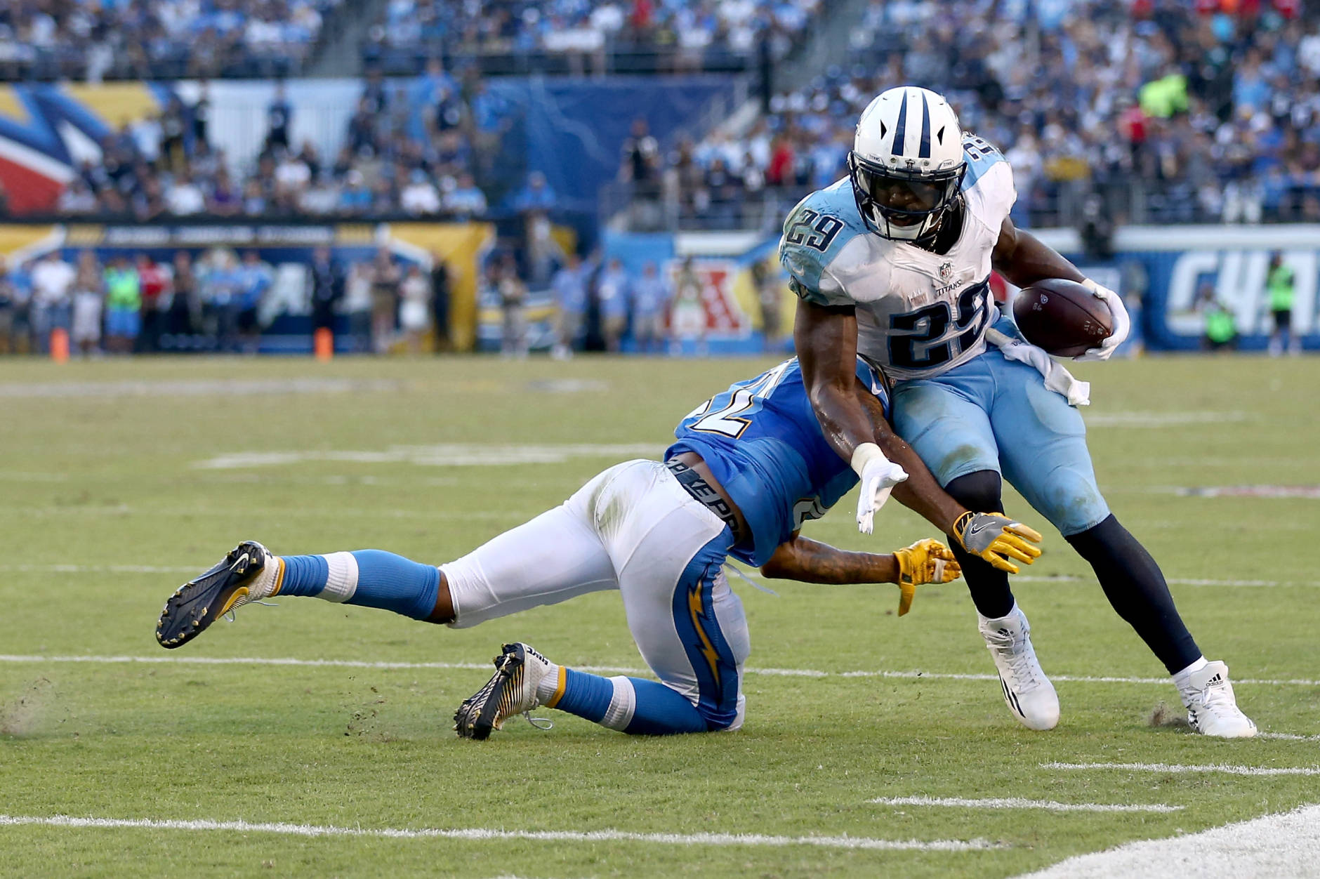 SAN DIEGO, CA - NOVEMBER 06:   DeMarco Murray #29 of the Tennessee Titans eludes  Trevor Williams #42 of the San Diego Chargers during the second half of a game at Qualcomm Stadium on November 6, 2016 in San Diego, California.  (Photo by Sean M. Haffey/Getty Images)