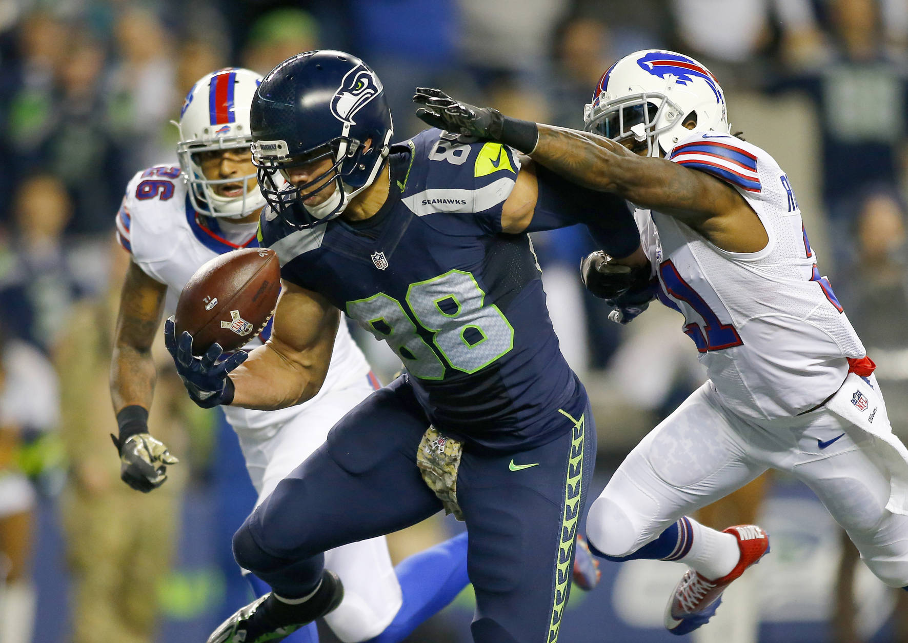 SEATTLE, WA - NOVEMBER 07:  Tight end Jimmy Graham #88 of the Seattle Seahawks brings in a touchdown against the Buffalo Bills at CenturyLink Field on November 7, 2016 in Seattle, Washington.  (Photo by Jonathan Ferrey/Getty Images)