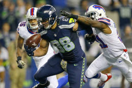 SEATTLE, WA - NOVEMBER 07:  Tight end Jimmy Graham #88 of the Seattle Seahawks brings in a touchdown against the Buffalo Bills at CenturyLink Field on November 7, 2016 in Seattle, Washington.  (Photo by Jonathan Ferrey/Getty Images)
