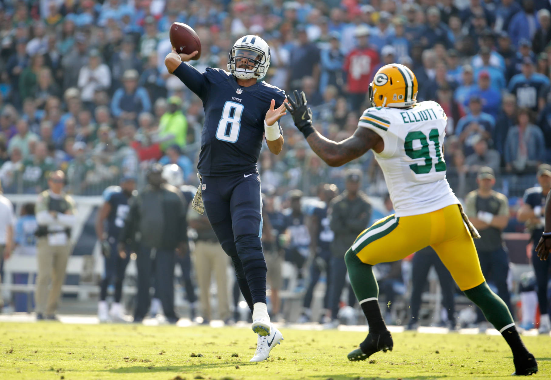 NASHVILLE, TN - NOVEMBER 13:  Marcus Mariota #8 of the Tennessee Titans throws a pass during the game against the Green Bay Packers at Nissan Stadium on November 13, 2016 in Nashville, Tennessee.  (Photo by Andy Lyons/Getty Images)
