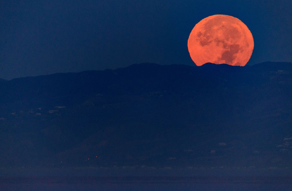 VENICE BEACH, CA - NOVEMBER 14: The moon sets during its closest orbit to the Earth since 1948 on November 14, 2016 in Venice Beach, California. The so-called Supermoon appears up to 14 percent bigger and 30 percent brighter as it comes about 22,000 miles closer to the Earth than average, though to the casual observer, the increase appears slight.  (Photo by Christopher Polk/Getty Images)