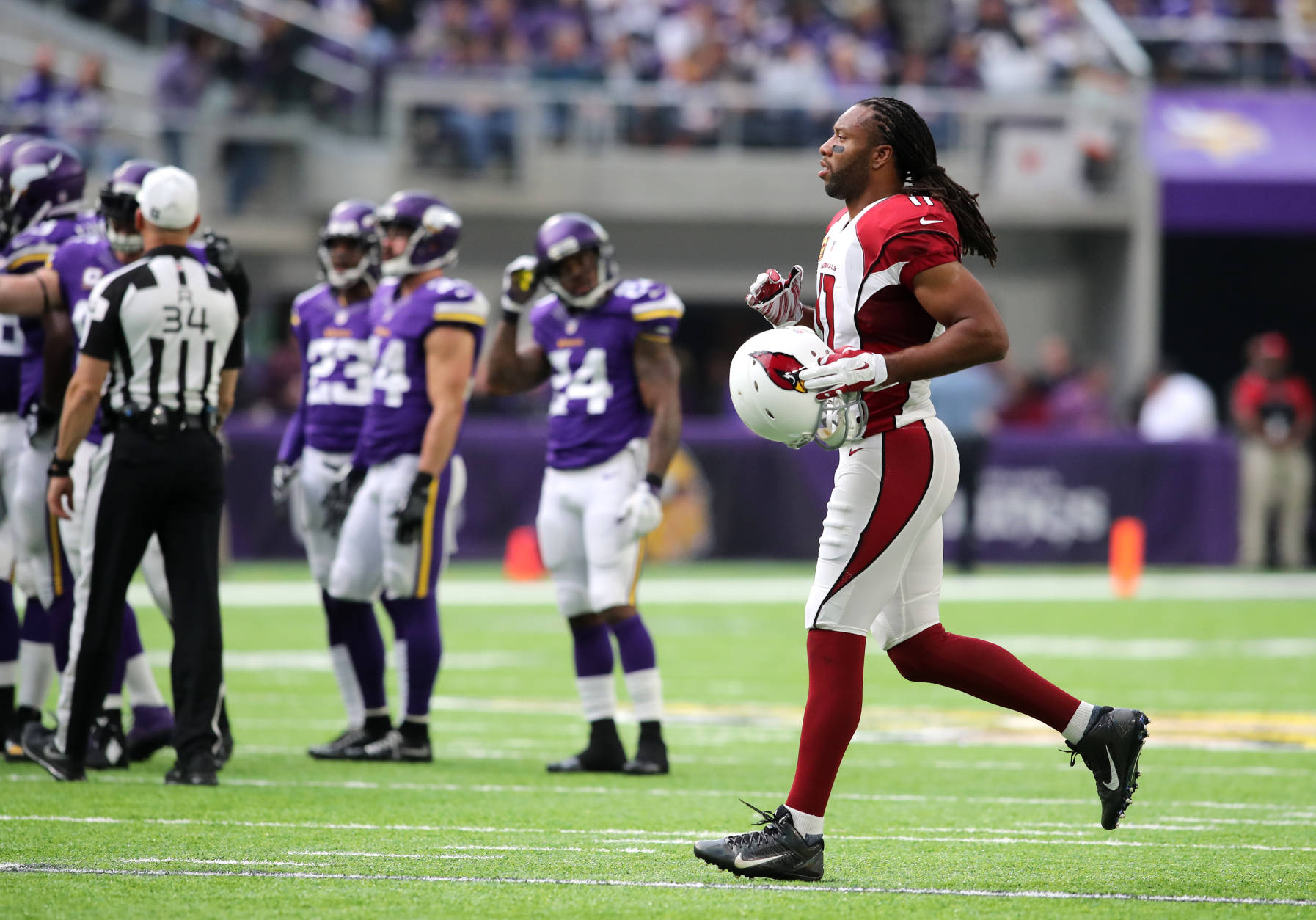 MINNEAPOLIS, MN - NOVEMBER 20: Larry Fitzgerald #11 of the Arizona Cardinals takes the field in the second of the game on November 20, 2016 at US Bank Stadium in Minneapolis, Minnesota. (Photo by Adam Bettcher/Getty Images)