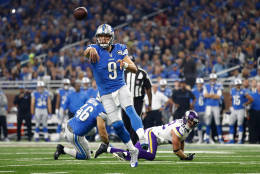 DETROIT.MI - NOVEMBER 24: Quarterback Matthew Stafford (9) of the Detroit Lions passes the ball to Anquan Boldin (80) for a first quarter touchdown against the Minnesota Vikings at Ford Field on November 24, 2016 in Detroit, Michigan. (Photo by Gregory Shamus/Getty Images)
