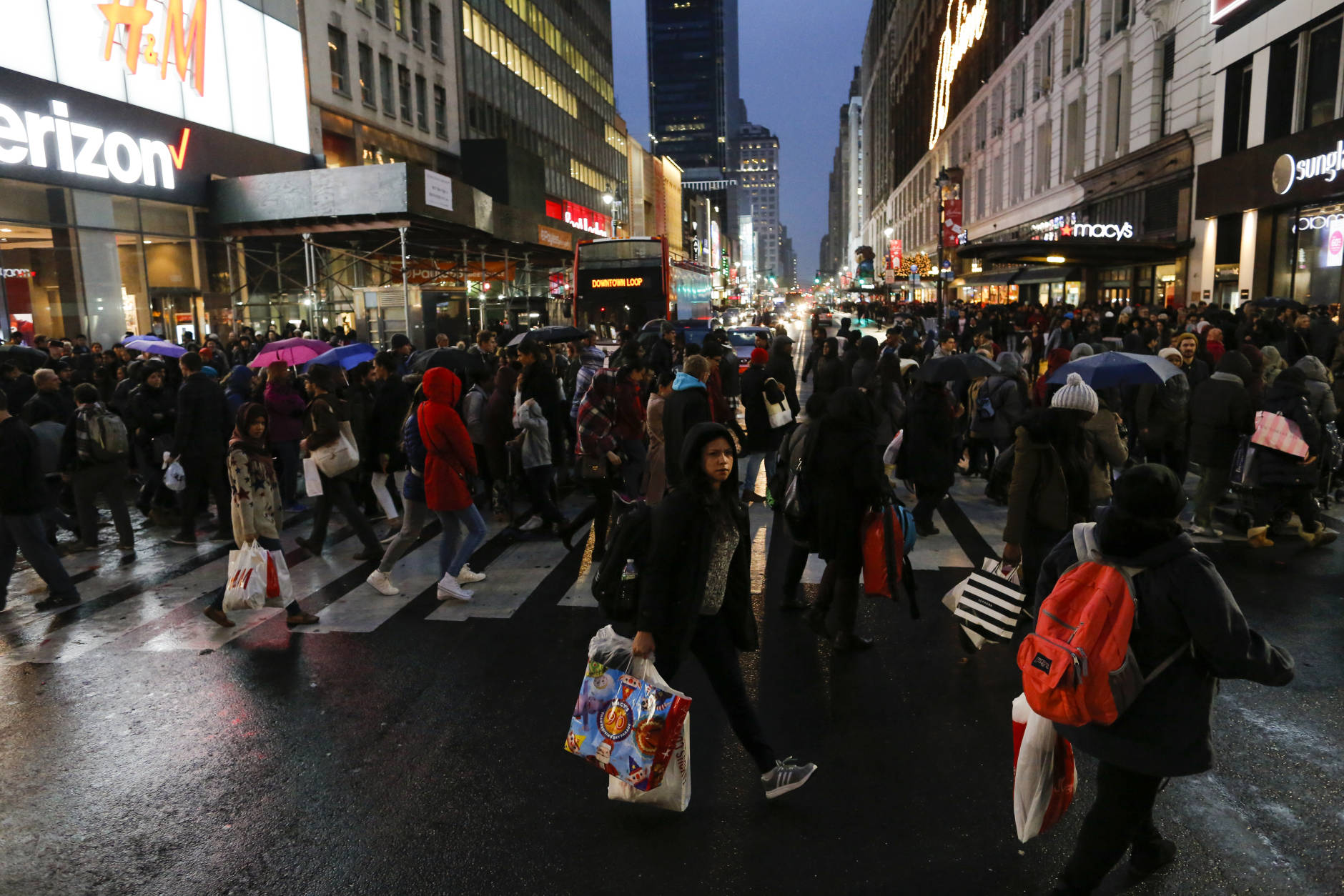 NEW YORK, NY - NOVEMBER 25:  Shoppers cross the street carrying retail bags during Black Friday events on November 25, 2016 in New York City.  The day after Thanksgiving, called Black Friday, is typically the biggest shopping day of the year in the United States. (Photo by Eduardo Munoz Alvarez/Getty Images)