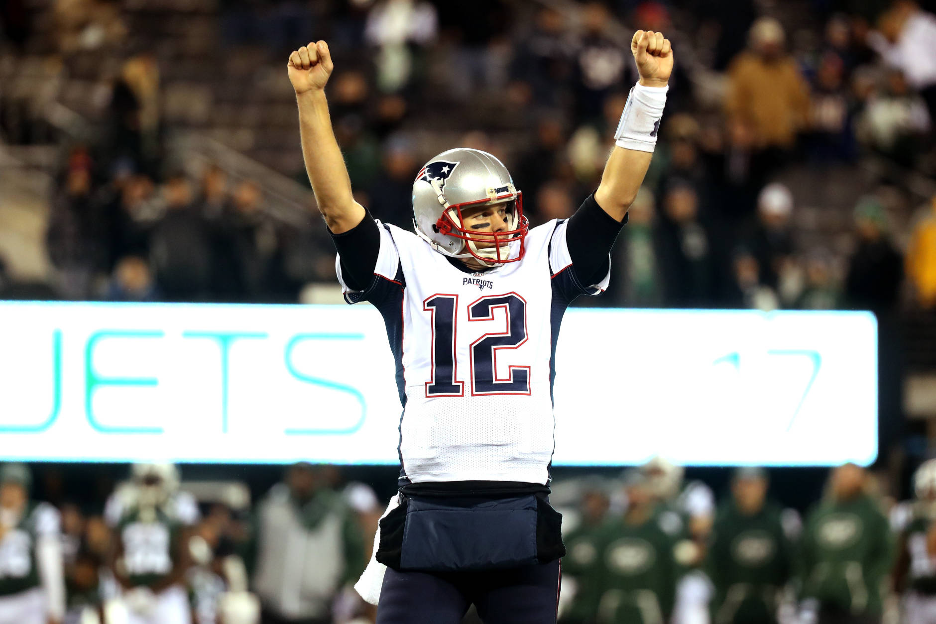 EAST RUTHERFORD, NJ - NOVEMBER 27:  Tom Brady #12 of the New England Patriots celebrates against the New York Jets during the fourth quarter in the game at MetLife Stadium on November 27, 2016 in East Rutherford, New Jersey.  (Photo by Michael Reaves/Getty Images)