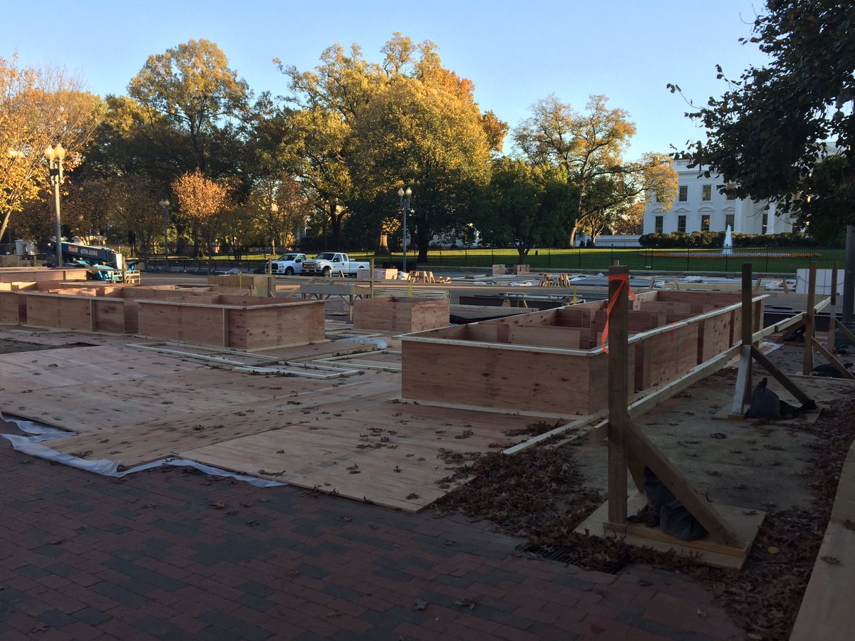 The early stages of construction for the January 2017 inauguration, in a Nov. 5, 2016, photo. (Courtesy Daniel Bohnlein)
