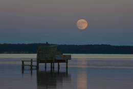 The supermoon rises over the Potomac. (Courtesy Allen Melson)