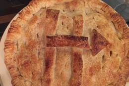 Voters bake a Hillary Clinton pie.