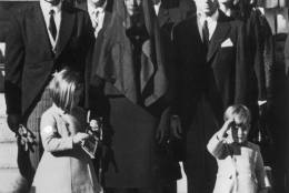 Members of the Kennedy family at the funeral of assassinated president John F. Kennedy at Washington DC. From left: Senator Edward Kennedy, Caroline Kennedy, (aged 6), Jackie Kennedy (1929 - 1994), Attorney General Robert Kennedy and John Kennedy (1960 - 1999) (aged 3). (Photo by Keystone/Getty Images)