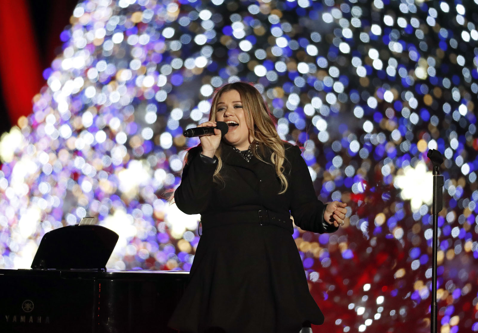 Singer Kelly Clarkson performs during the lighting ceremony for the 2016 National Christmas Tree on the Ellipse near the White House, Thursday, Dec. 1, 2016 in Washington. (AP Photo/Alex Brandon)