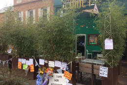 Messages of support outside Comet Ping Pong restaurant Tuesday morning after Sunday's gun scare. (WTOP/Nick Iannelli)