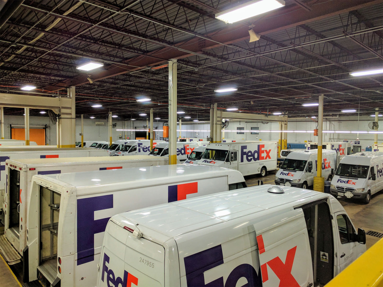 The fleet of FedEx vehicles ready to load up. (WTOP/Ginger Whitaker)
