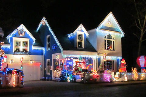 Photos: Christmas lights and holiday decorations around DC