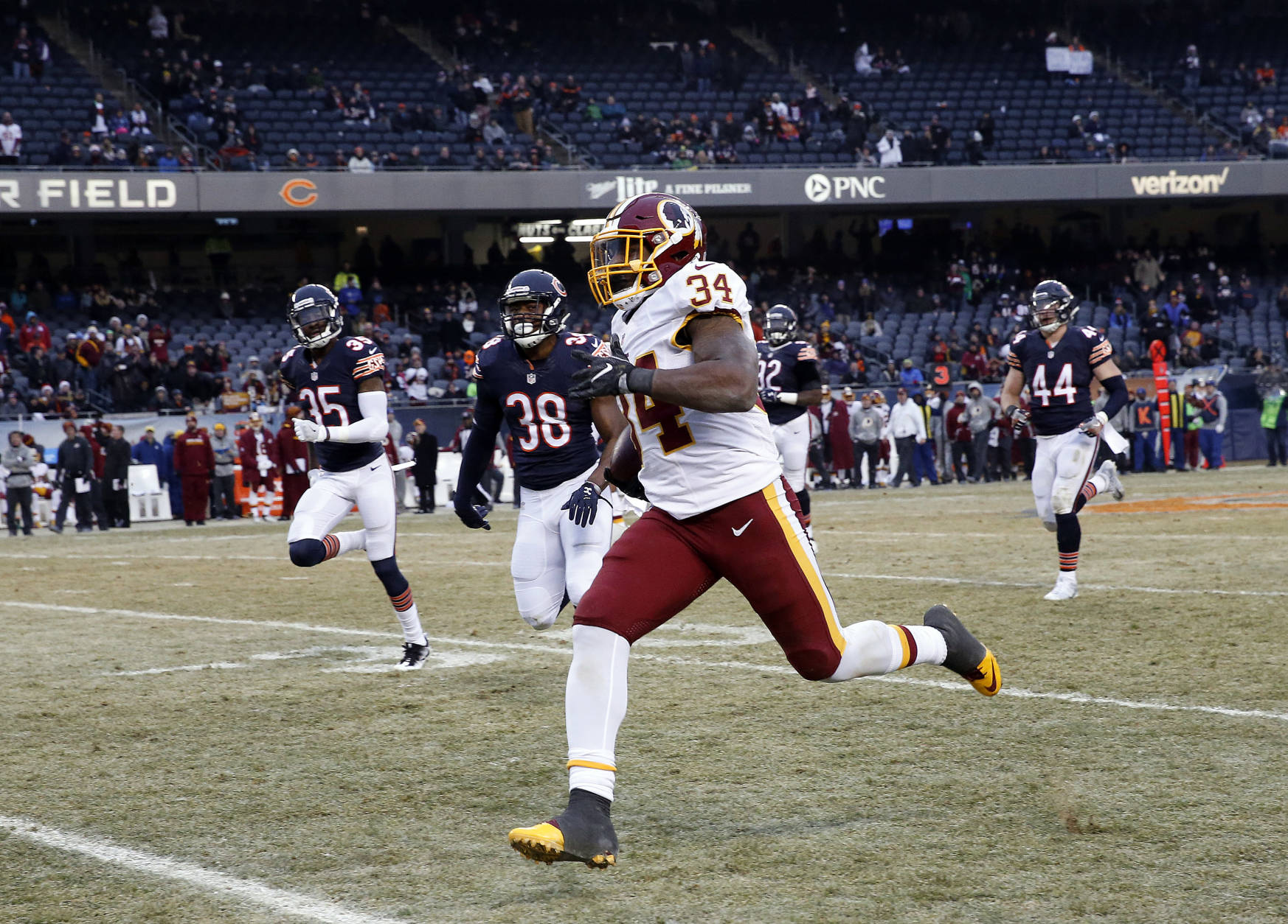 Washington Redskins running back Mack Brown (34) runs for a 61-yard touchdown against the Chicago Bears during the second half of an NFL football game, Saturday, Dec. 24, 2016, in Chicago. (AP Photo/Nam Y. Huh)