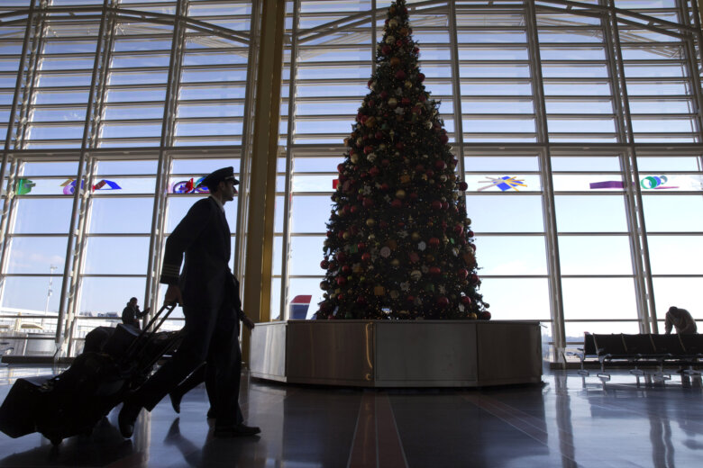 Travel expert gives advice in case things go sideways at the airport this season – WTOP News