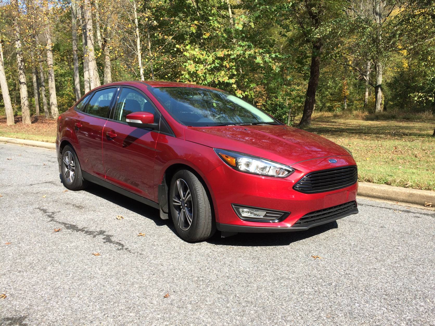 The outside of this Focus looks more like the larger Fusion sedan, and that’s good -- it looks like a more expensive car than it is. (WTOP/Mike Parris)