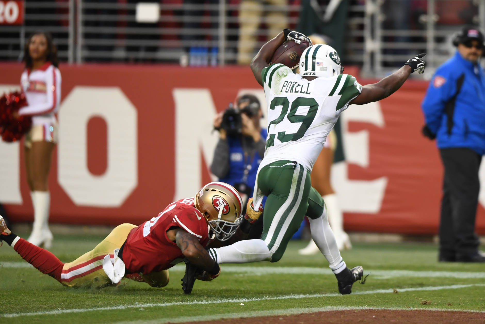 SANTA CLARA, CA - DECEMBER 11:  Bilal Powell #29 of the New York Jets rushes for a 19-yard touchdown to beat the San Francisco 49ers in overtime in their NFL game at Levi's Stadium on December 11, 2016 in Santa Clara, California.  (Photo by Thearon W. Henderson/Getty Images)