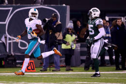 EAST RUTHERFORD, NJ - DECEMBER 17:  Jarvis Landry #14 of the Miami Dolphins scores a touchdown against the New York Jets during the third quarter of the game at MetLife Stadium on December 17, 2016 in East Rutherford, New Jersey.  (Photo by Al Bello/Getty Images)