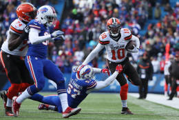 ORCHARD PARK, NY - DECEMBER 18:   Robert Griffin III #10 of the Cleveland Browns runs the ball against the Buffalo Bills during the second half at New Era Field on December 18, 2016 in Orchard Park, New York.  (Photo by Tom Szczerbowski/Getty Images)