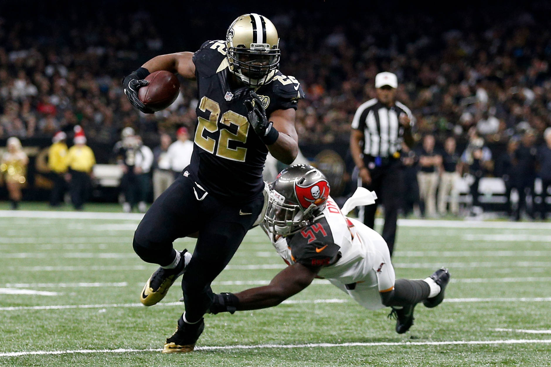 NEW ORLEANS, LA - DECEMBER 24:  Mark Ingram #22 of the New Orleans Saints is tackled by  Lavonte David #54 of the Tampa Bay Buccaneers at the Mercedes-Benz Superdome on December 24, 2016 in New Orleans, Louisiana.  (Photo by Jonathan Bachman/Getty Images)